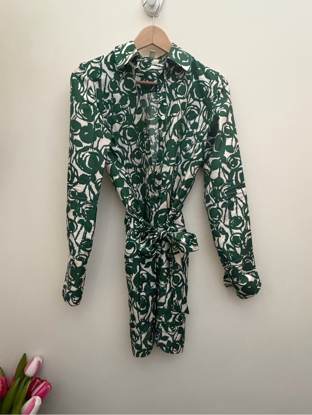 Banana Republic Green & White Floral Tie-Waist silk blouse